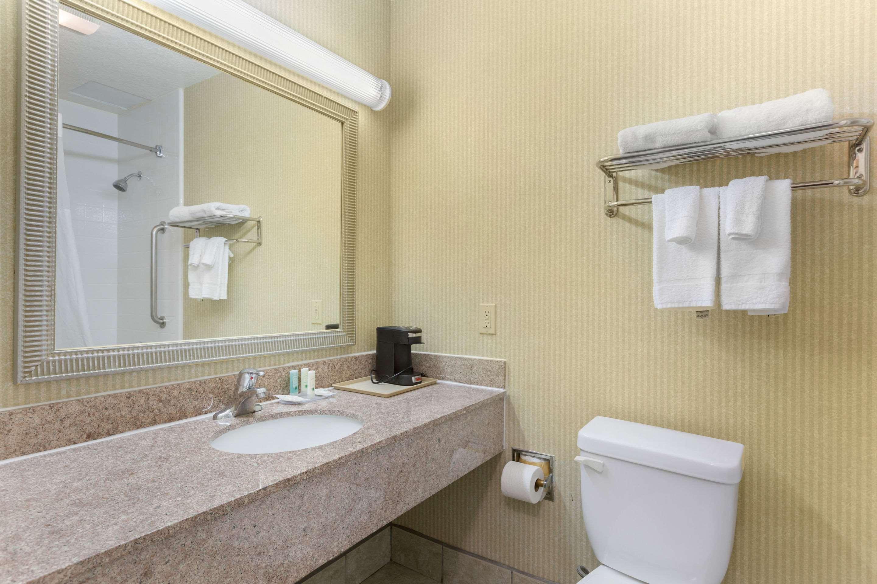 Quality Inn & Suites Oceanside Near Camp Pendleton Exterior foto